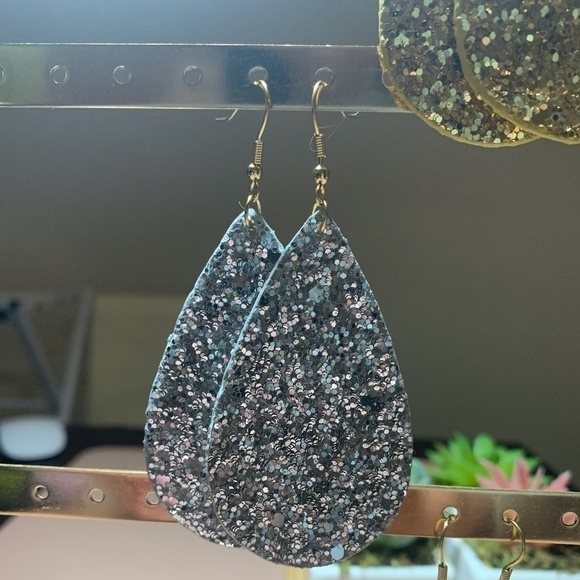 SALE💚 any 3 for $18 💚
 Gold and Silver Glitter Teardrop Earring - Picture 3 of 4